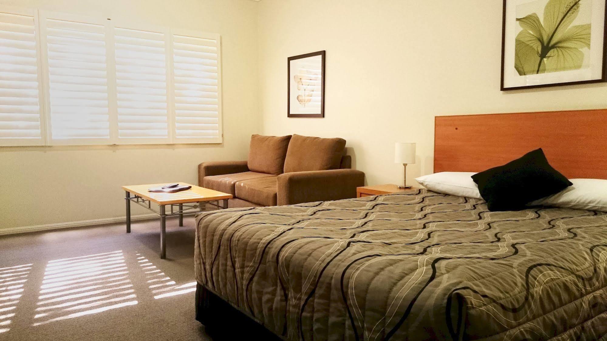 Country Roads Motor Inn Goondiwindi Exterior photo