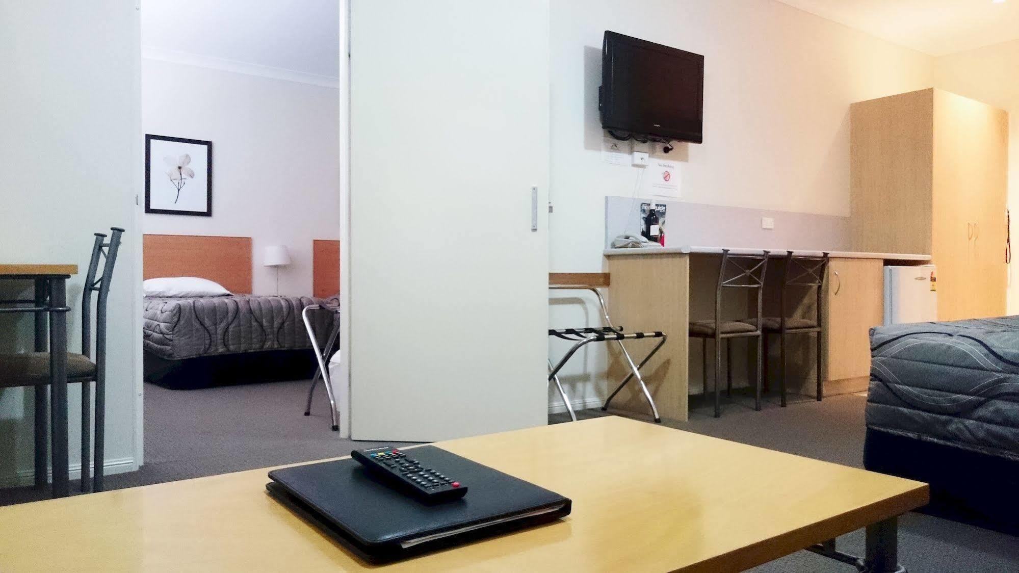Country Roads Motor Inn Goondiwindi Exterior photo